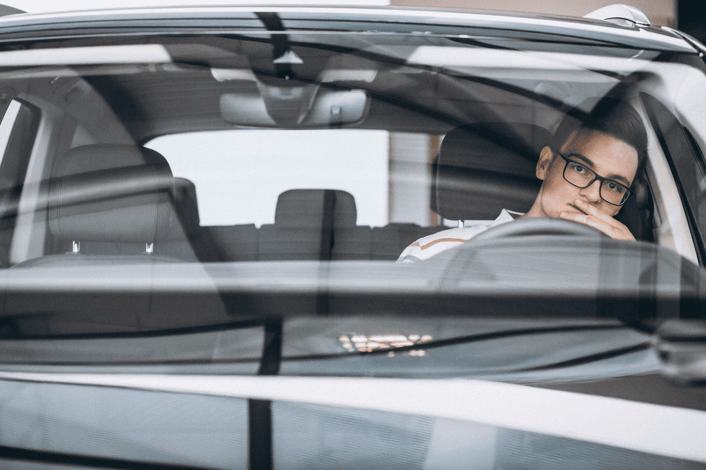 Mengapa Kaca Depan dan Kaca Samping Mobil Menggunakan Teknologi Berbeda