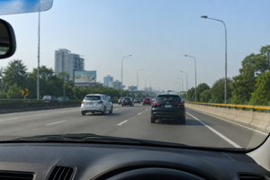 Kaca Mobil Bergelombang
